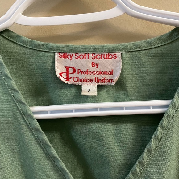 Scrub top - Picture 3 of 3